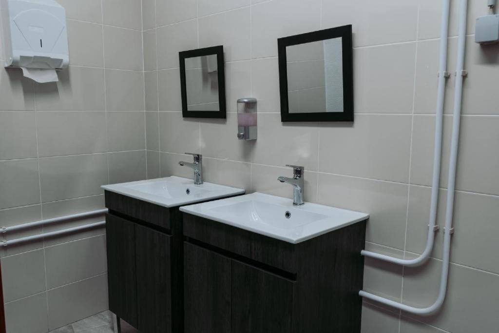 Albergue Middle Point Sardoal Exterior foto